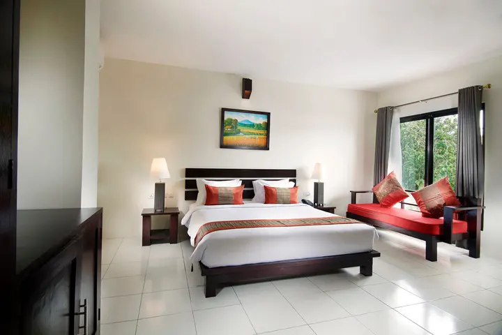 DELUXE ROOM 20.jpg