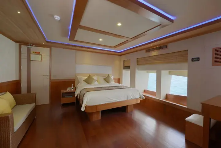 scubatours master-suite2.jpeg